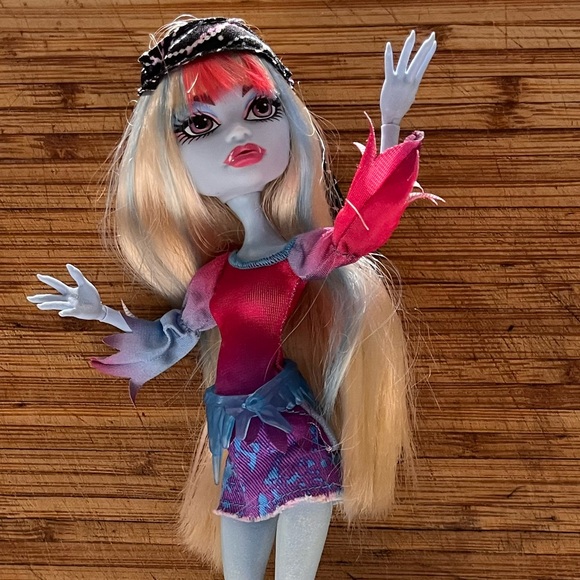 Monster High Music Festival - Abbey Bominable Doll fully clothed Discontinued - Picture 8 of 10
